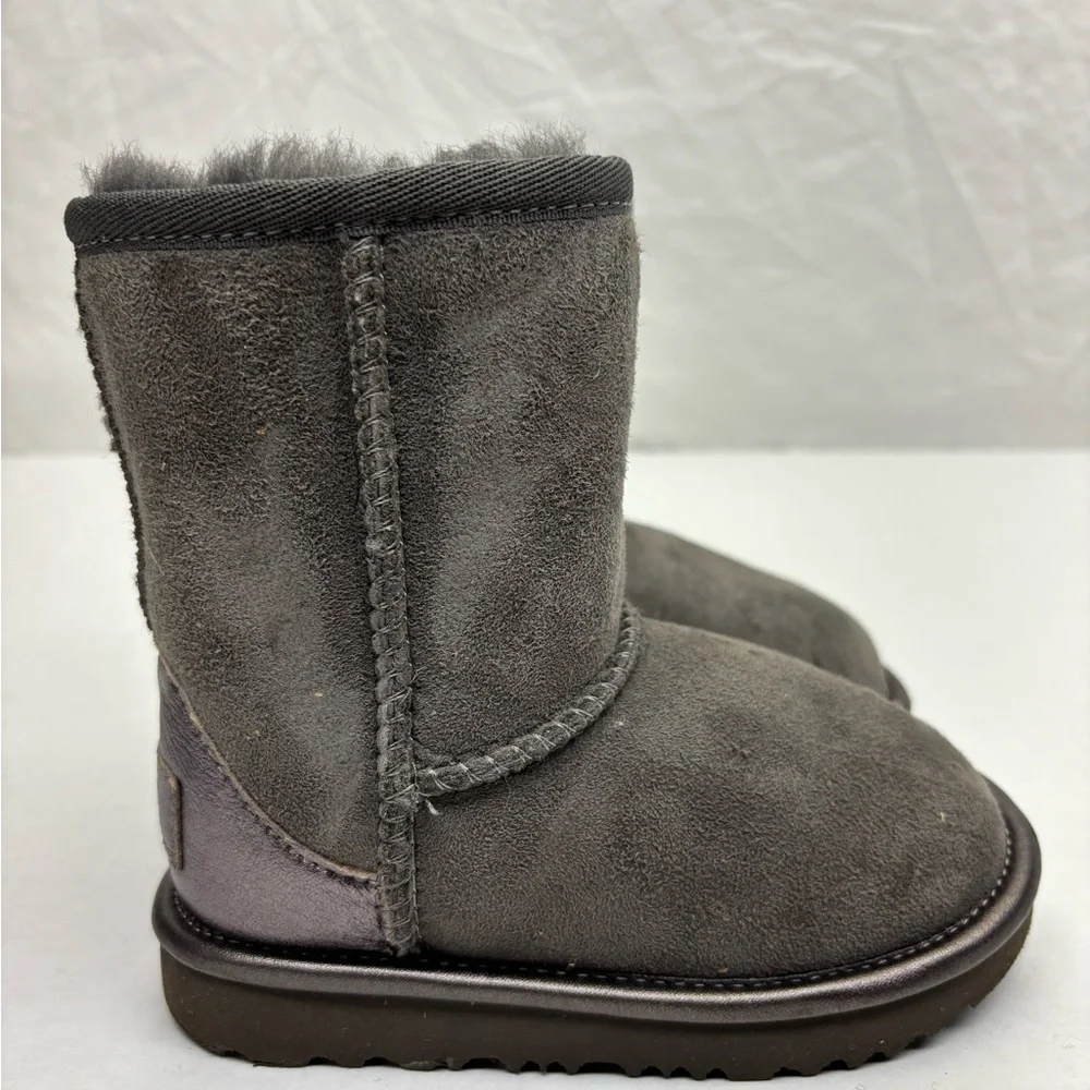UGG Gray Classic Boot sz 8 toddler girl